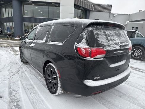 Used 2019 Chrysler Pacifica Touring-L Plus w/ S Appearance Package image 5
