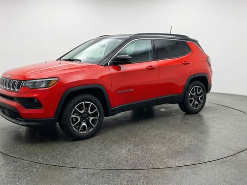 Used 2025 Jeep Compass Trailhawk AWD/4WD image 3