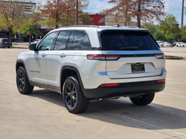 Used 2025 Jeep Grand Cherokee Altitude RWD image 7