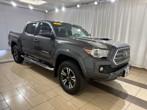 Used 2017 Toyota Tacoma TRD Sport w/ Tow Package (A/T) AWD/4WD image 7