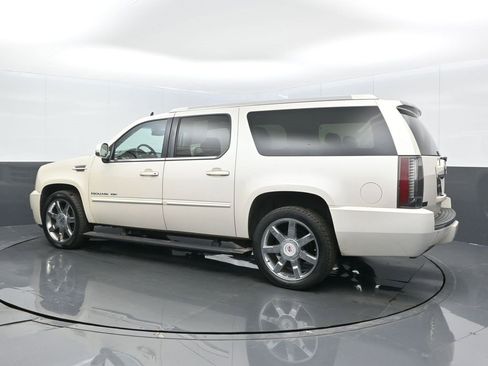 Used 2014 Cadillac Escalade ESV Premium image 16