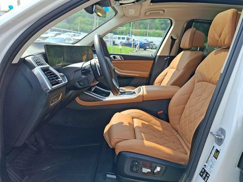 Used 2025 BMW X7 xDrive40i w/ Premium Package AWD/4WD image 14