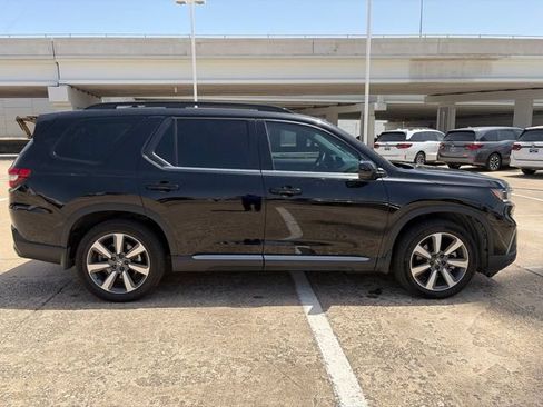 Used 2025 Honda Pilot Touring image 7
