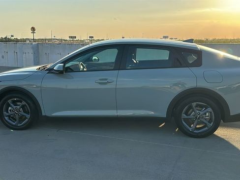 Used 2025 Kia K4 LXS image 9