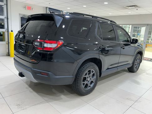 Used 2025 Honda Pilot TrailSport image 10