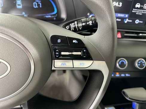 Certified 2025 Hyundai Elantra SE w/ Cargo Package image 16