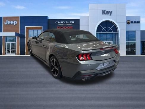 Used 2025 Ford Mustang Premium image 3