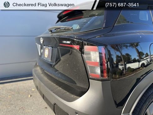 Used 2025 Nissan Kicks S image 9