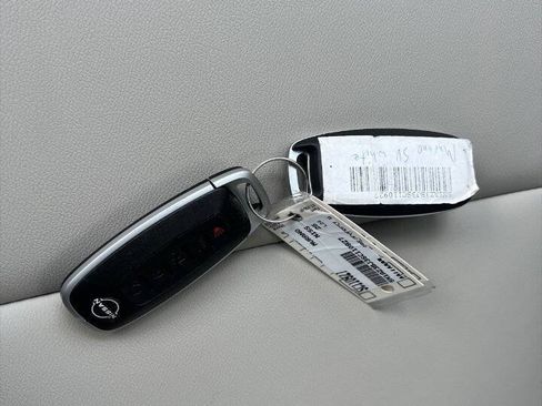 Used 2025 Nissan Murano SV FWD image 17