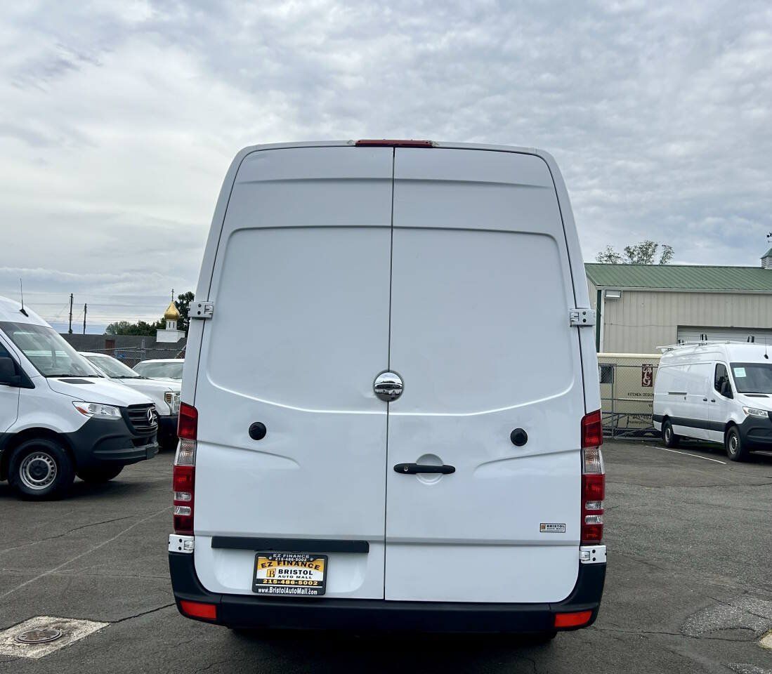 Used 2017 Mercedes-Benz Sprinter 2500 image 4