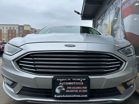 Used 2017 Ford Fusion SE w/ Fusion SE Technology Package image 6