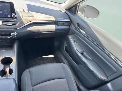 Used 2025 Nissan Altima 2.5 SV FWD image 52