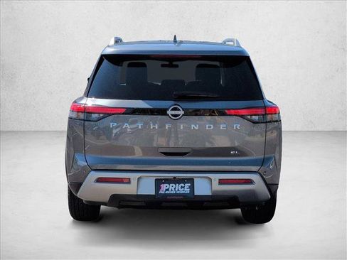 Used 2025 Nissan Pathfinder SL FWD image 7