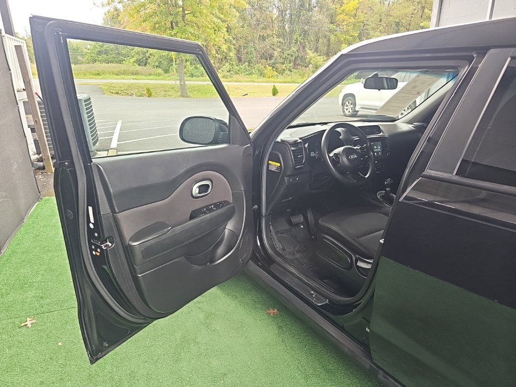 Used 2019 Kia Soul + FWD image 29