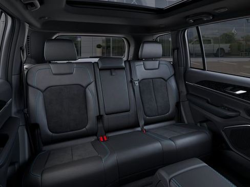 New 2025 Jeep Grand Cherokee Trailhawk image 15