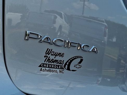 Used 2024 Chrysler Pacifica Touring-L FWD image 31