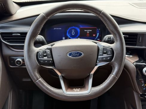 Used 2023 Ford Explorer King Ranch w/ Technology Package RWD image 16