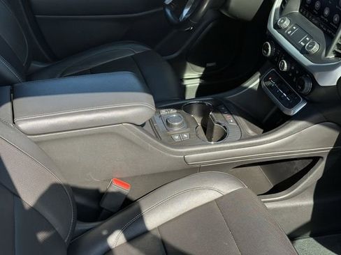 Used 2020 GMC Acadia SLT w/ Driver Alert Package II FWD image 17