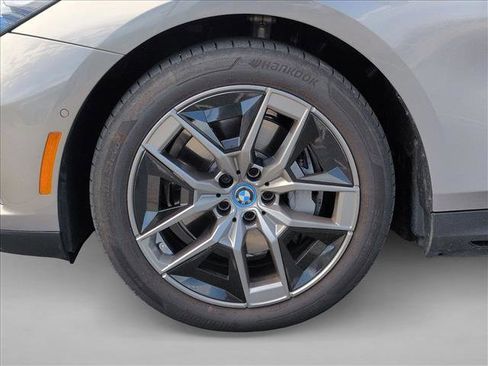 Used 2025 BMW i5 eDrive40i w/ Premium Package image 25
