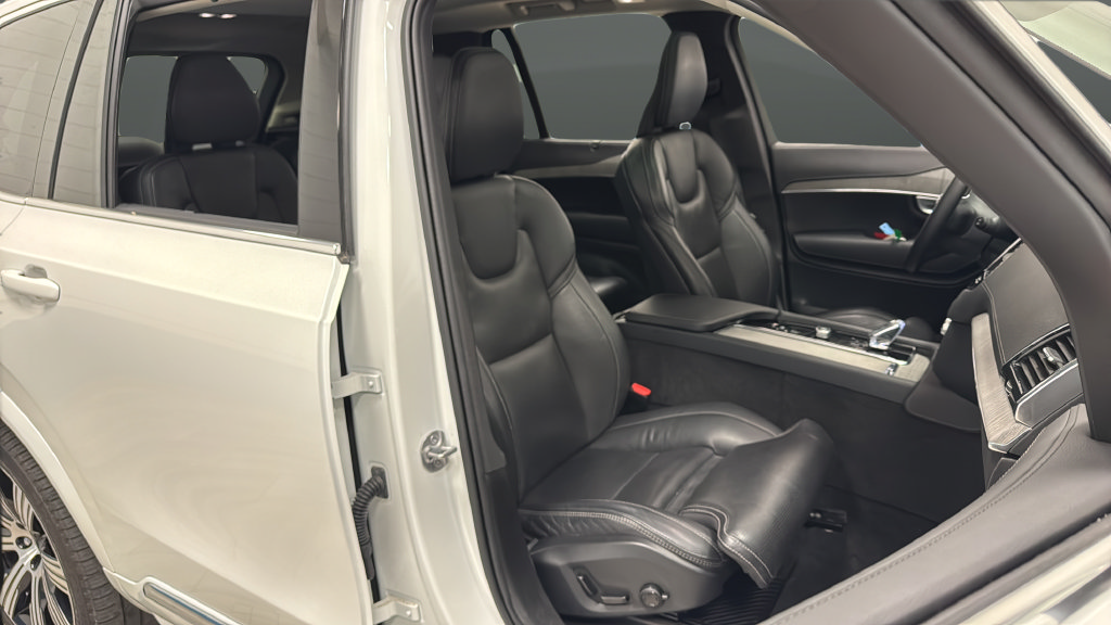 Used 2024 Volvo XC90 T8 Ultimate w/ Protection Package Premier AWD/4WD image 24
