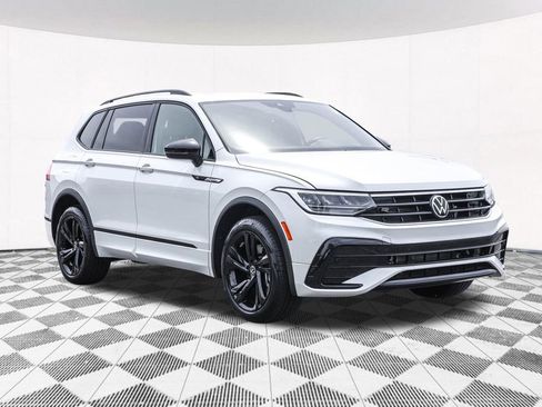 Used 2023 Volkswagen Tiguan SE R-Line AWD/4WD image 11