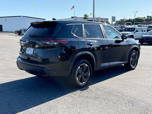 Used 2024 Nissan Rogue SV AWD/4WD image 5
