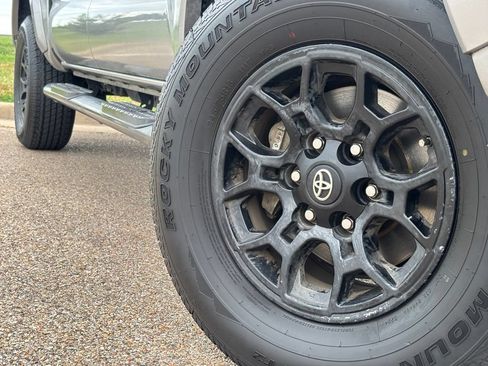 Used 2021 Toyota Tacoma SR5 RWD image 2