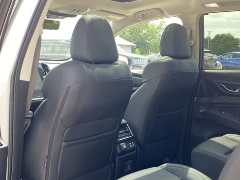 Used 2025 Subaru Ascent Bronze Edition image 17
