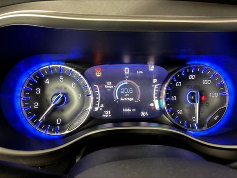 Used 2023 Chrysler Pacifica Touring-L FWD image 13