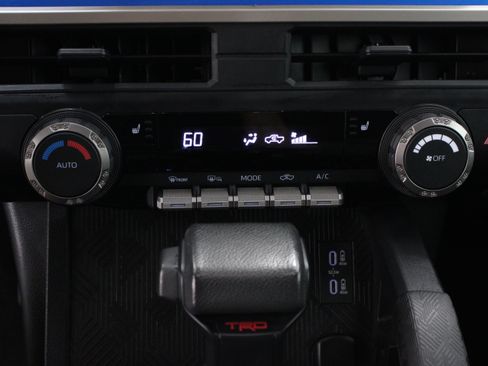 Used 2025 Toyota Tacoma TRD Off-Road AWD/4WD image 18