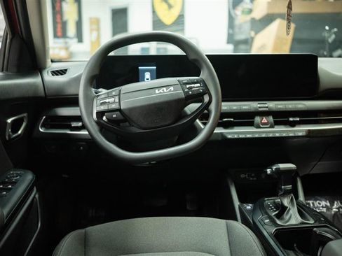 Used 2025 Kia K4 LXS image 16