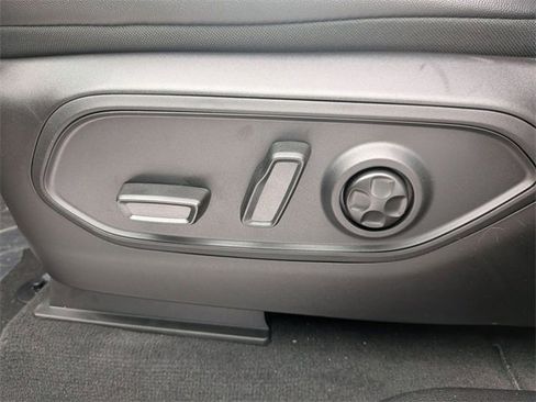 New 2025 Jeep Grand Cherokee Altitude image 14