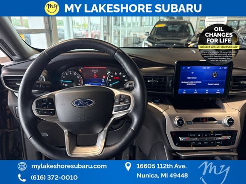 Used 2022 Ford Explorer XLT w/ Equipment Group 202A AWD/4WD image 17