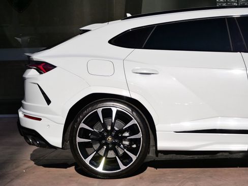Used 2021 Lamborghini Urus image 10