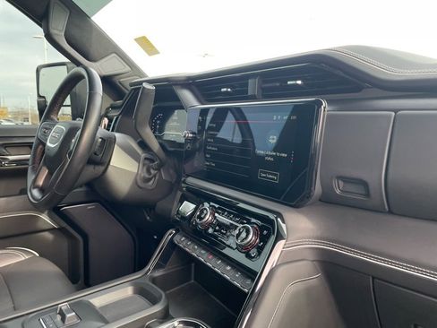 Used 2024 GMC Sierra 2500 AT4X image 32