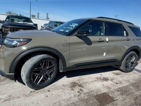 New 2026 Ford Explorer ST-Line w/ ST-Line Street Pack image 6