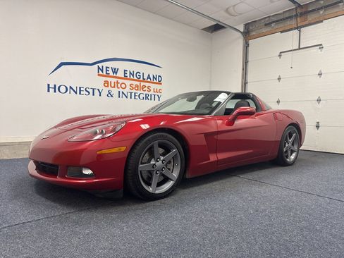Used 2005 Chevrolet Corvette Coupe w/ Preferred Equipment Group RWD image 1