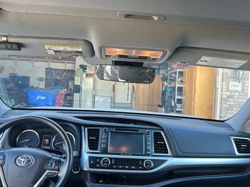 Used 2019 Toyota Highlander XLE w/ Protection Package #3 image 18