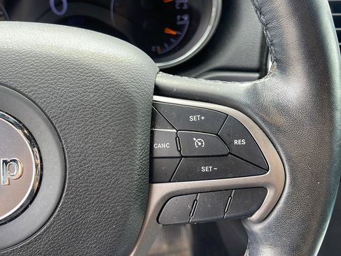 Used 2021 Jeep Grand Cherokee Laredo X image 16