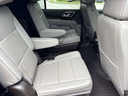 Used 2023 GMC Yukon XL SLT AWD/4WD image 34