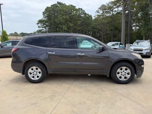 Used 2016 Chevrolet Traverse LS FWD image 4