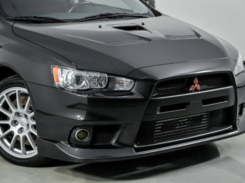 Used 2015 Mitsubishi Lancer Evolution GSR image 3
