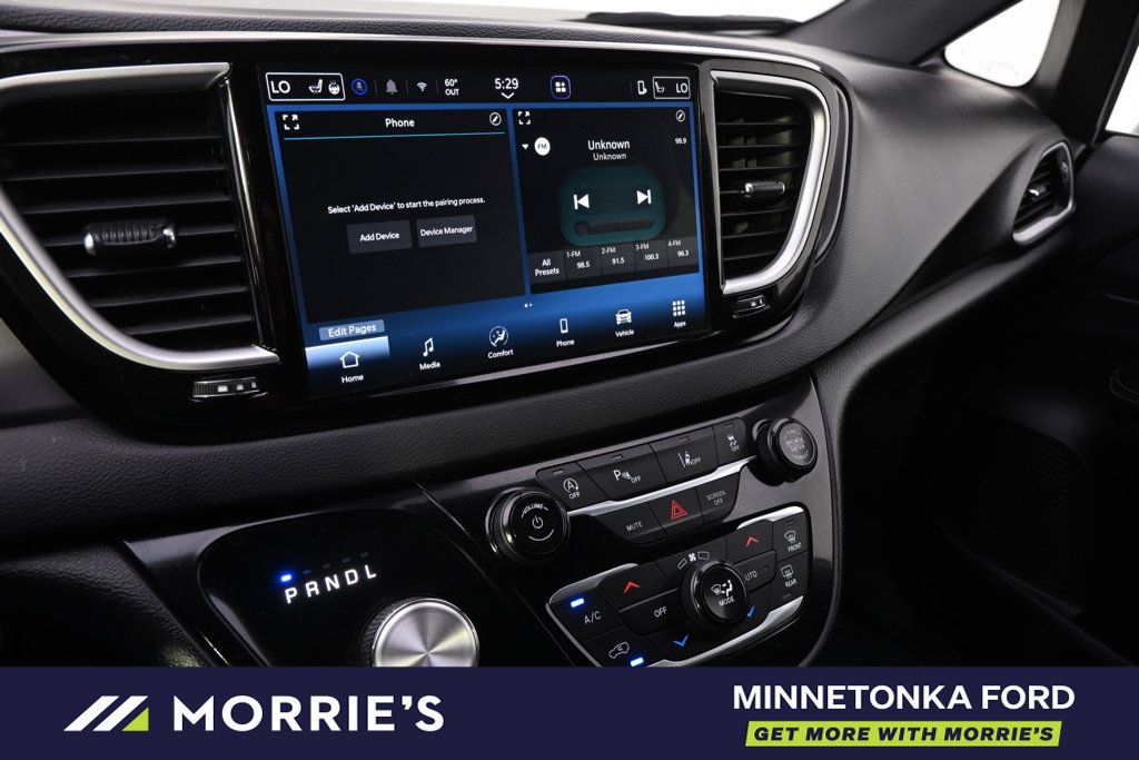 Used 2026 Chrysler Pacifica Select FWD image 31