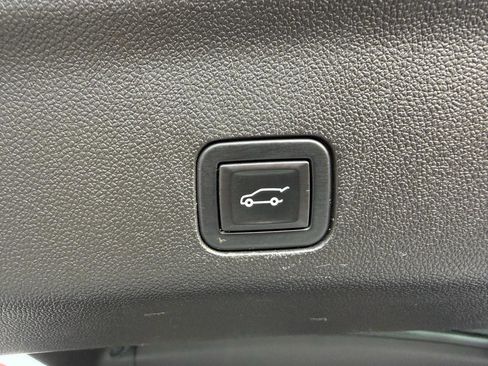 Used 2021 Chevrolet Tahoe Premier w/ Premium Package image 7