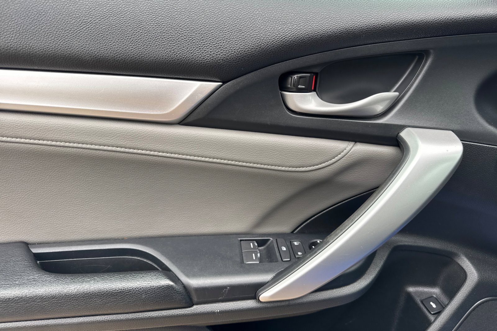 Used 2018 Honda Civic EX-L image 11