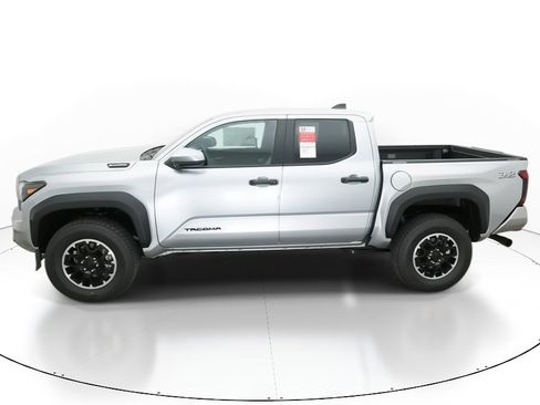 Certified 2025 Toyota Tacoma TRD Off-Road image 3