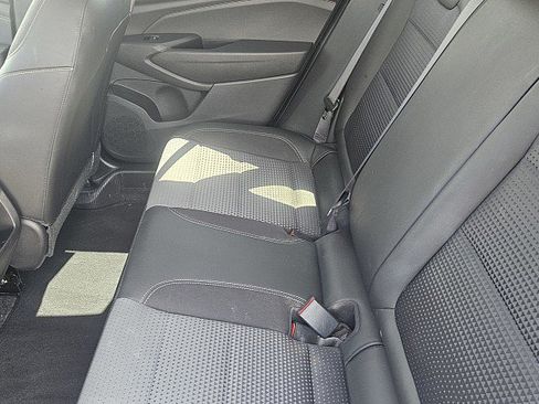 Used 2025 Chevrolet Trax LT FWD image 8