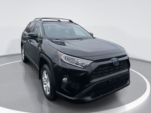 Used 2020 Toyota RAV4 XLE image 1