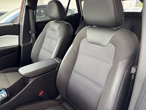 Used 2025 Chevrolet Trax LT w/ LT Convenience Package FWD image 36