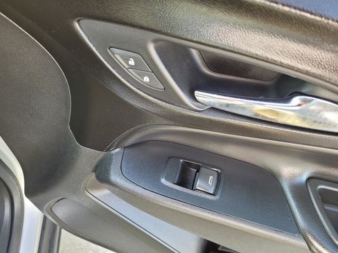 Used 2019 Chevrolet Equinox Premier image 8